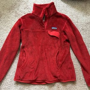 Patagonia women pull over small
